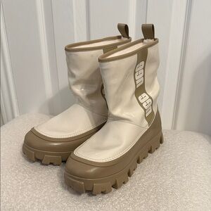 UGG Women's Cream and Brown Winter Boots